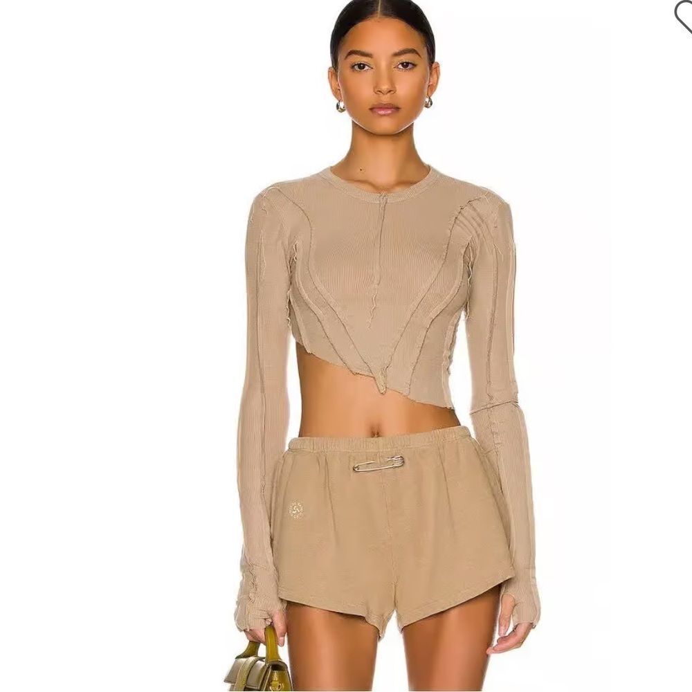 SAMI MIRO VINTAGE Asymmetric Long Sleeve Tee - Taupe seams cropped Revolve S